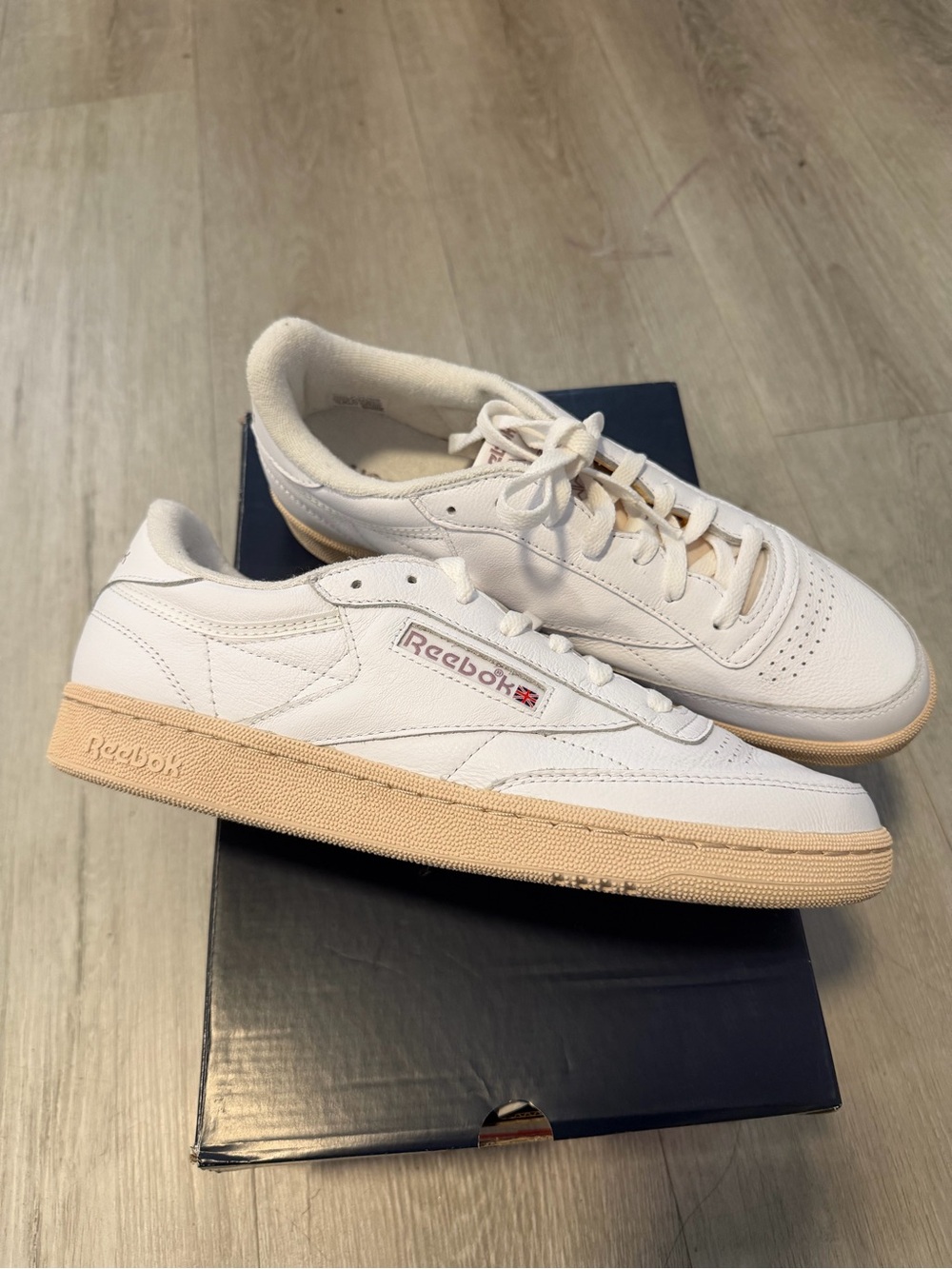 Reebok - Picture 2 of 7
